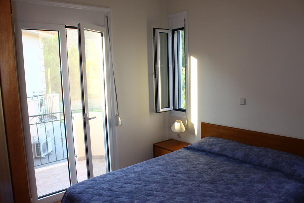 Sungate Beach Roviés Rom bilde