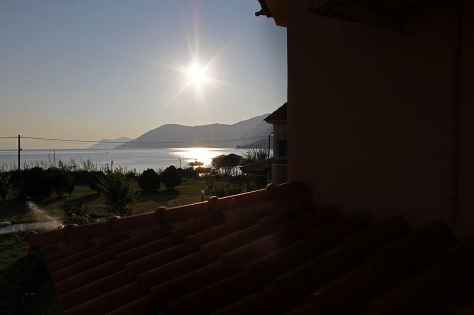 Sungate Beach Roviés Rom bilde